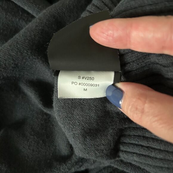 Vuori Men's Fluent Sweater in Charcoal Gray Size Medium - Picture 7 of 7